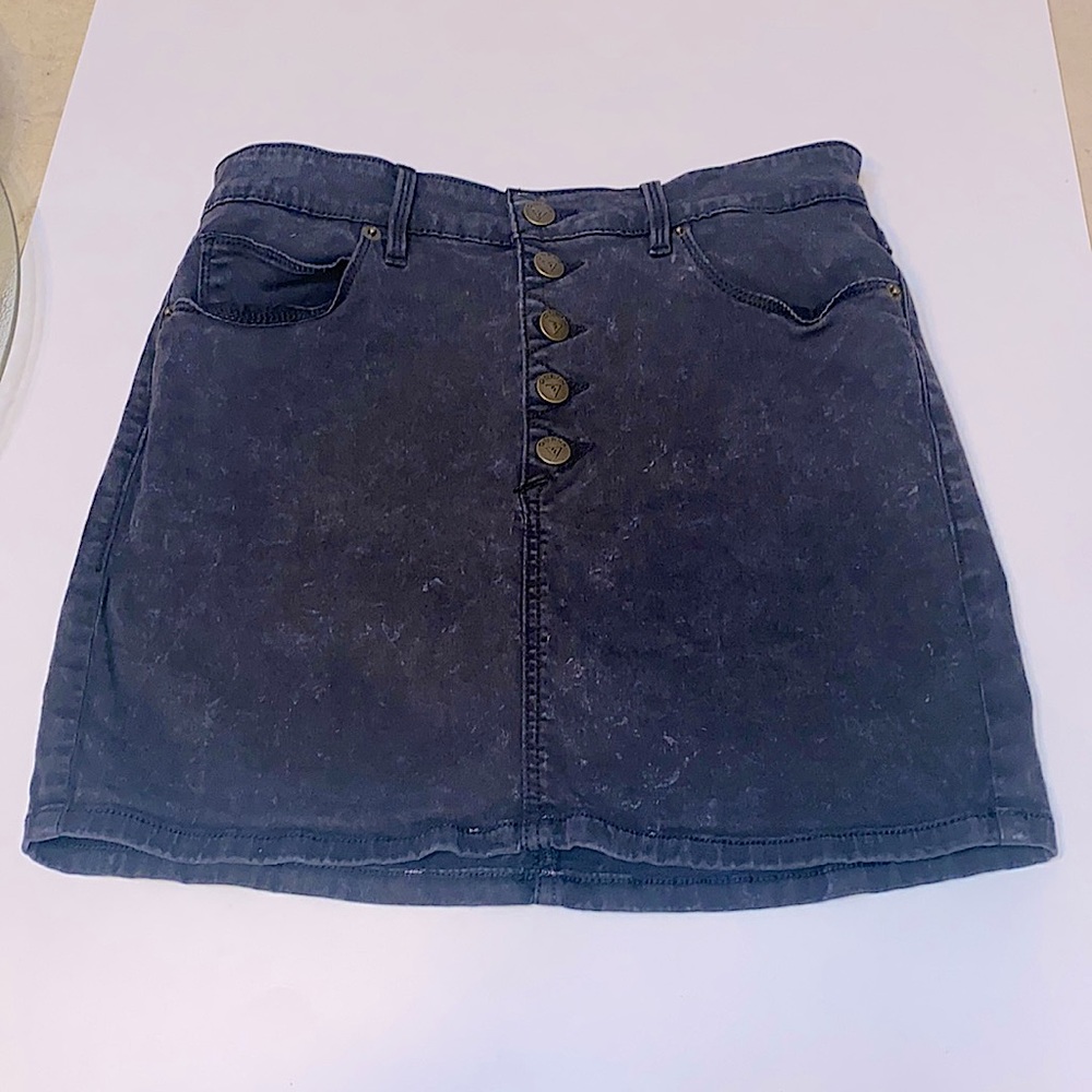 Guess size 27 new without tags mini skirt gray/black